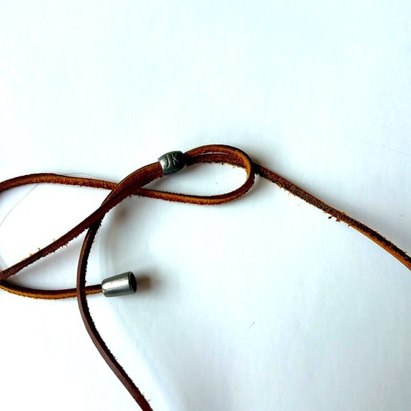 Elegant Silver-tone and White Beaded Bohemian Necklace on leather cord - Picture 4 of 5